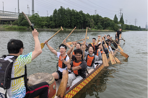 水上竞渡迎端午 学院开展龙舟体验活动